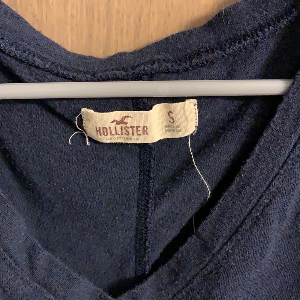 Blue vneck - Picture 2 of 3
